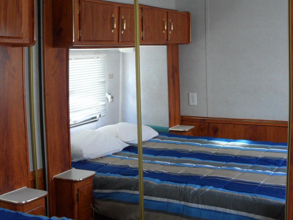 Pahrump Rv Park & Lodging Room photo