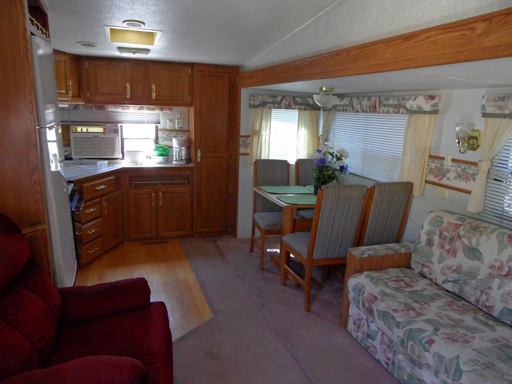 Pahrump Rv Park & Lodging Room photo